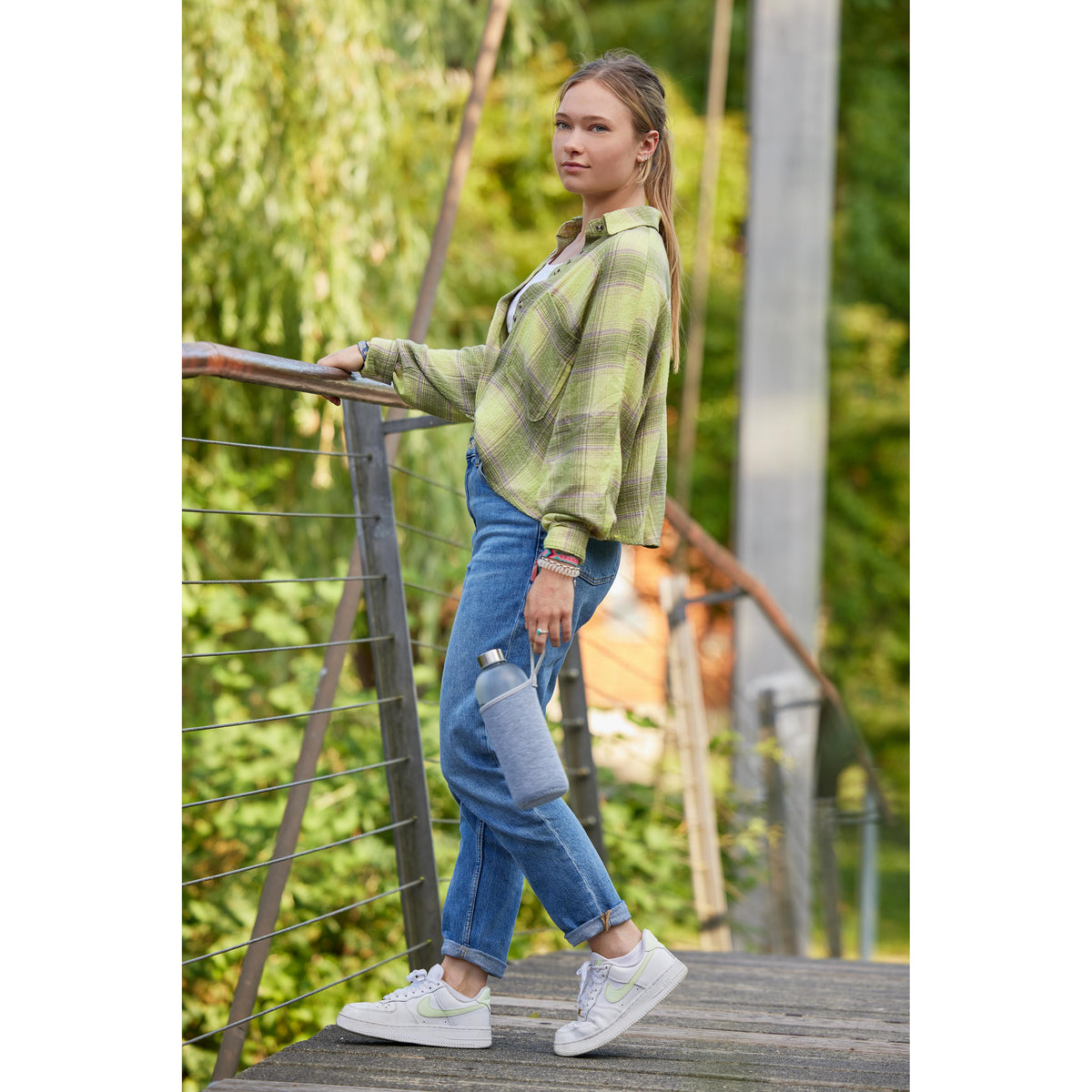 Glasflasche mit Hülle „Iced“ 1,0 l als Werbeartikel mit Logo