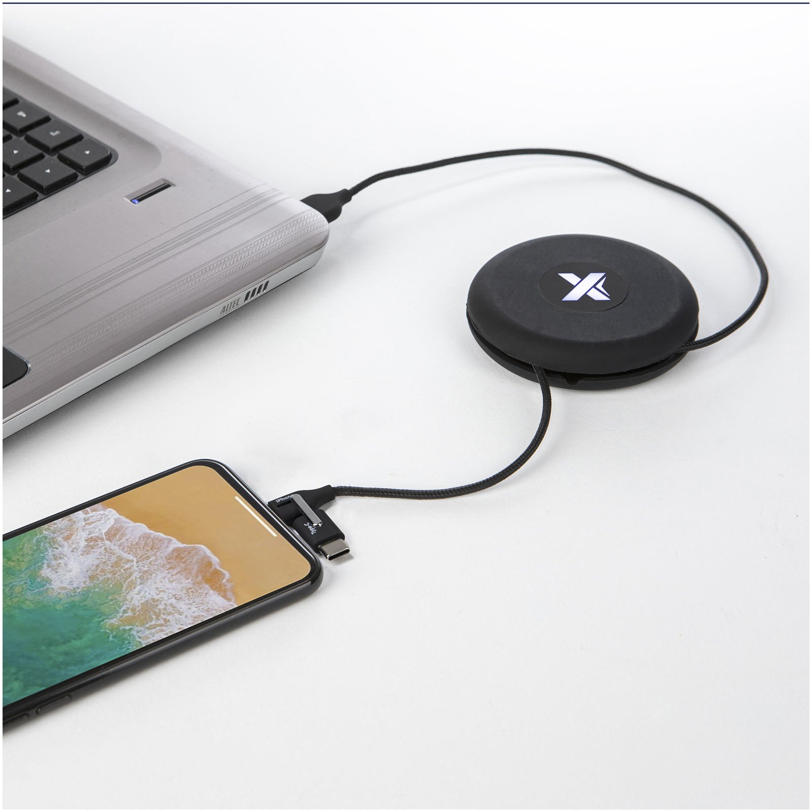 SCX.design C18 3-in-1 Travel Ladekabel mit Leuchtlogo