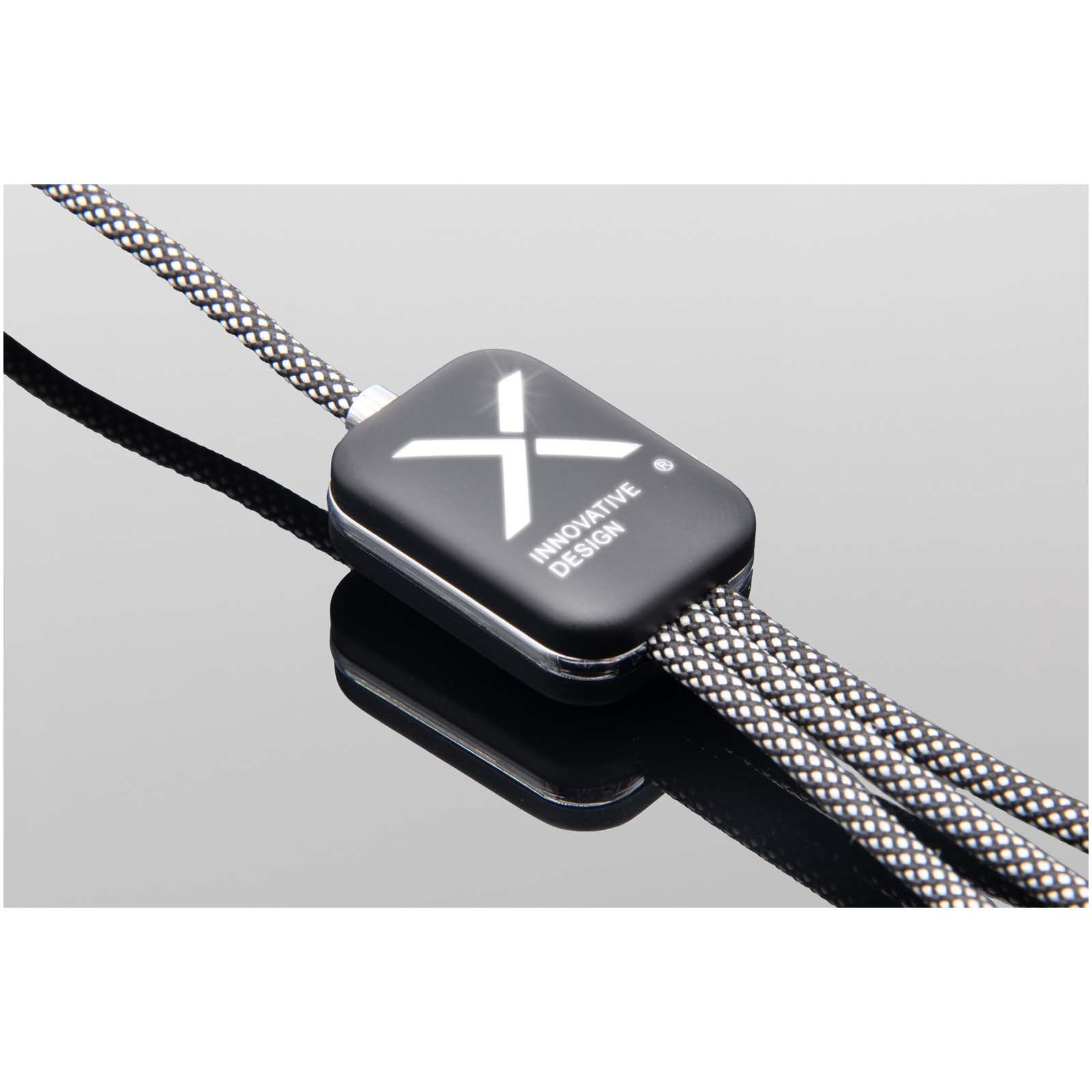 SCX.design C33 60W Typ C Ladekabel mit doppeltem Leuchtlogo