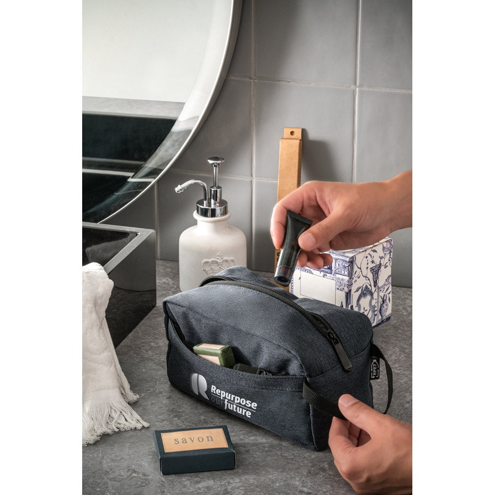 REPURPOSE BAG. Kulturtasche aus Polyester aus recyceltem 600D – zusätzliche Ansicht