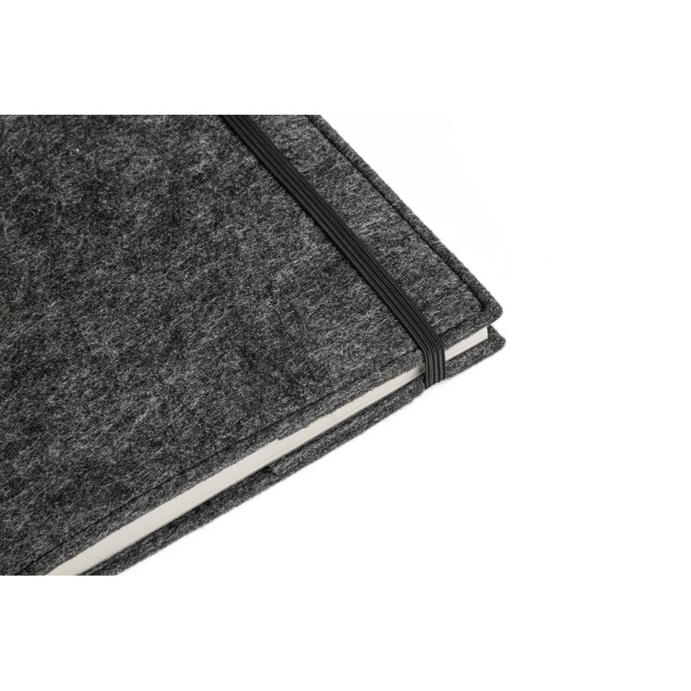 BALDWIN. A5 Notizblock mit Umschlag aus recyceltem Filz (100% rPET) und linierten Seiten aus 100 % Recyclingpapier – zusätzliche Ansicht