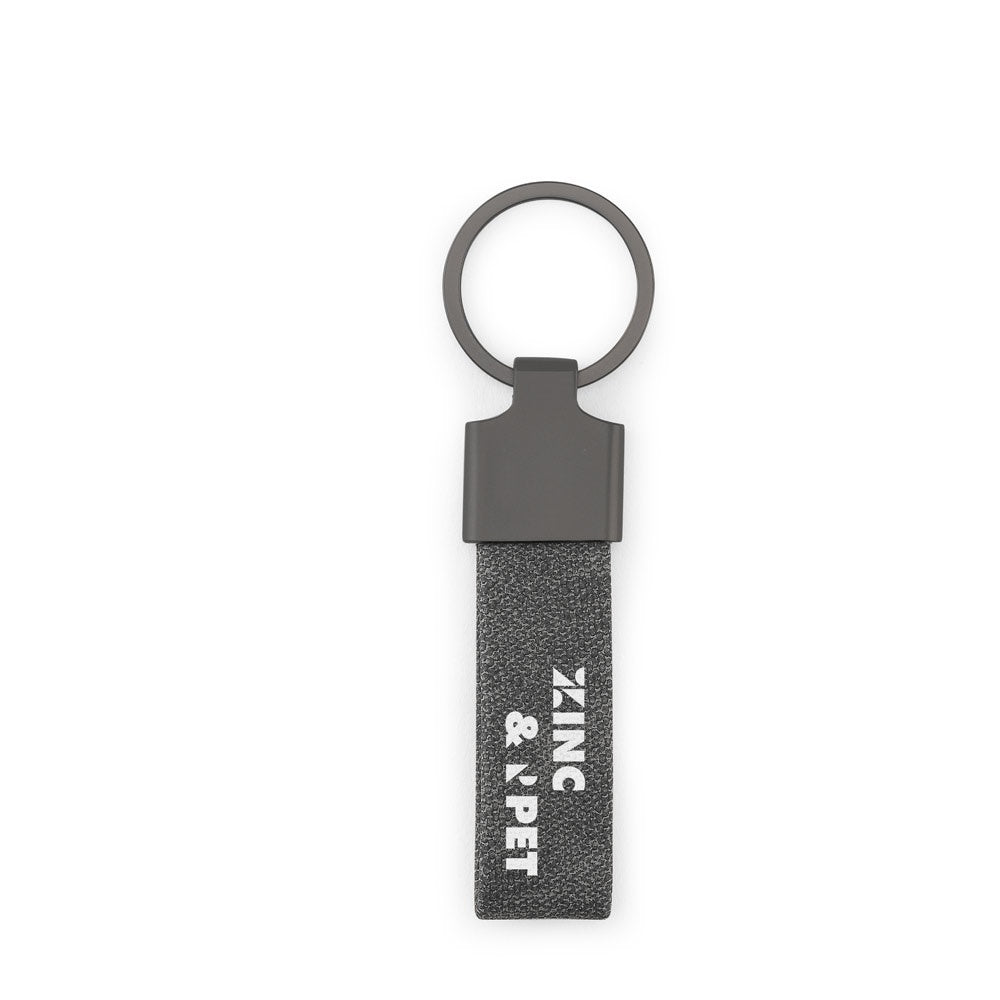 RAVEN. Schlüsselanhänger, rechteckig, aus Metall und recyceltem Pet (30% recycelt)