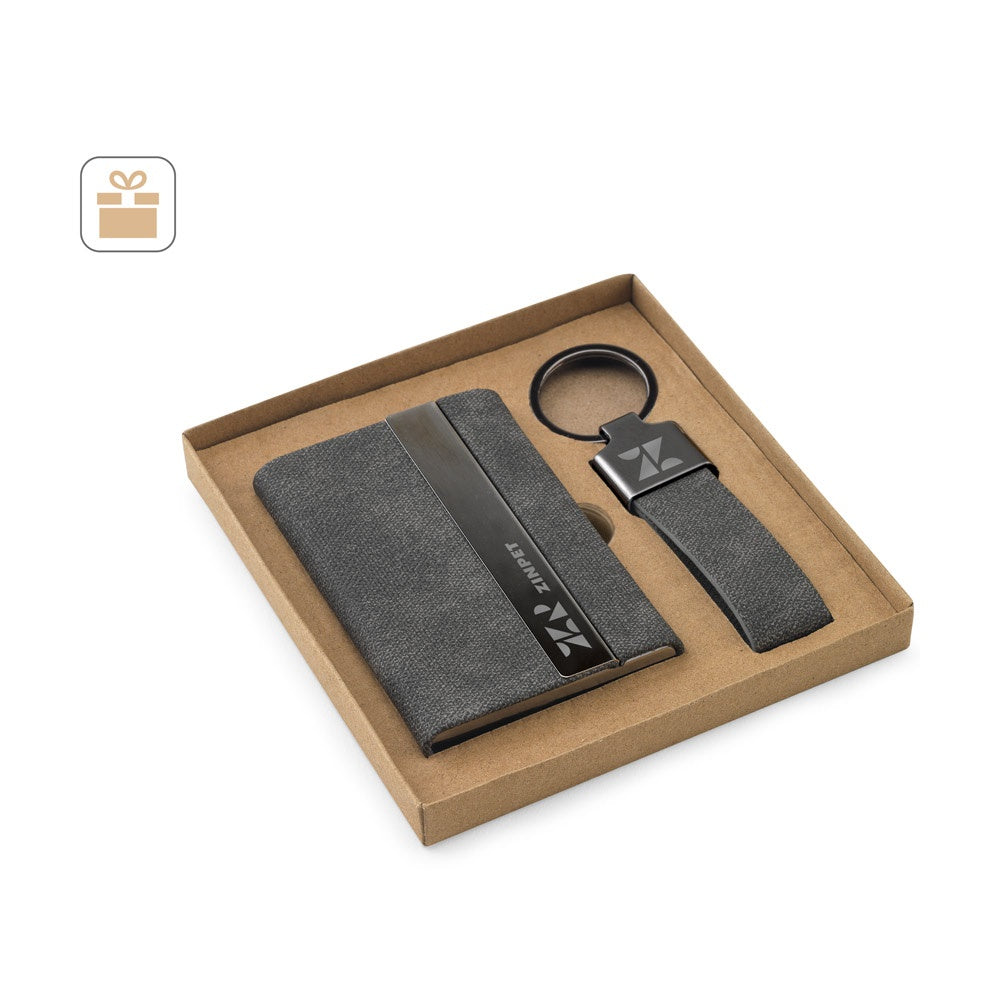 VAUGHN. Set bestehend aus einem Kartenhalter und einem Schlüsselhalter, beide aus Metall und recyceltem Polyester (30% rPET)