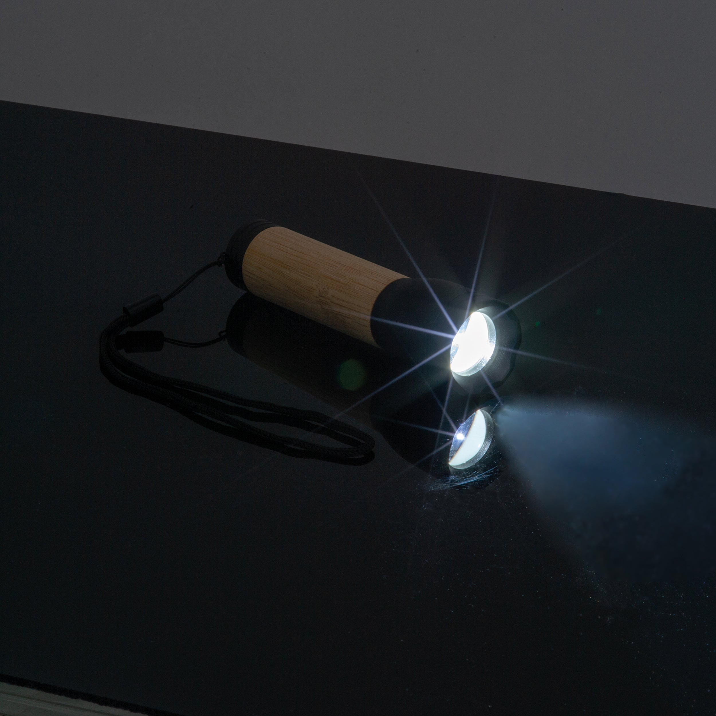 Bambus Taschenlampe mit Akku TRAVIS