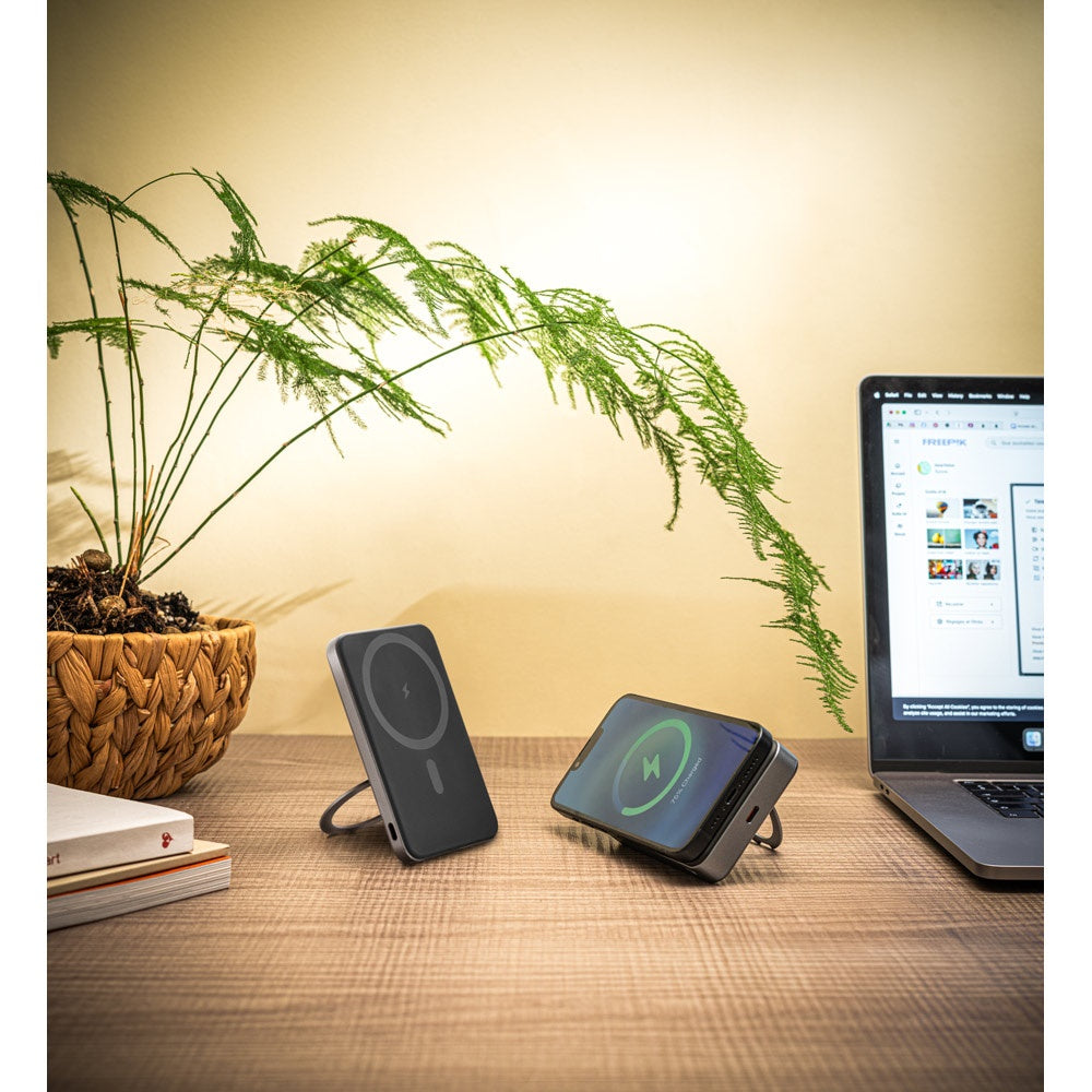 WARSHEL 5. Magnetische Powerbank mit 5'000 mAh und superschnellem kabellosem Ladegerät (15 W) aus recyceltem ABS (100% rABS) mit Ständer – zusätzliche Ansicht