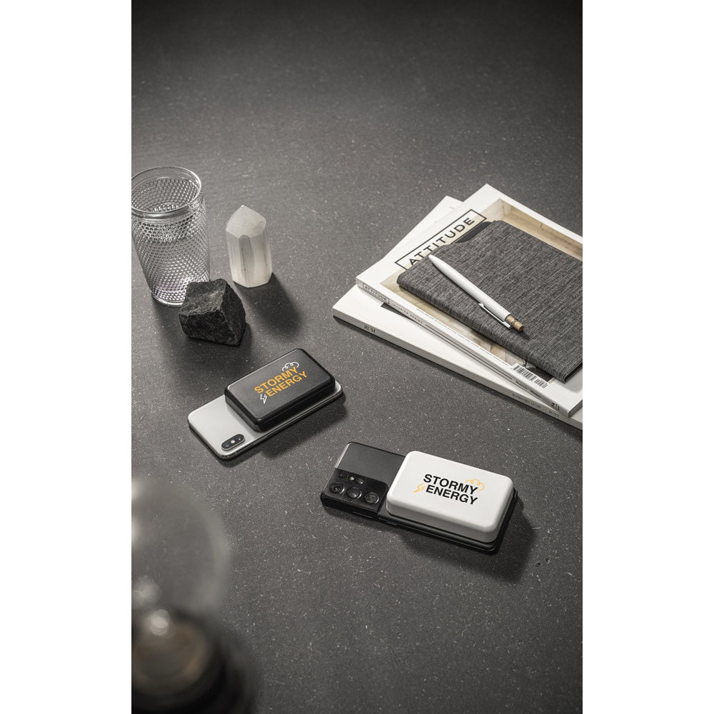 AMPERE 5. Magnetische Powerbank mit 5'000 mAh und superschnellem kabellosem Ladegerät (15 W) aus Recyceltes ABS (100% rABS) – zusätzliche Ansicht