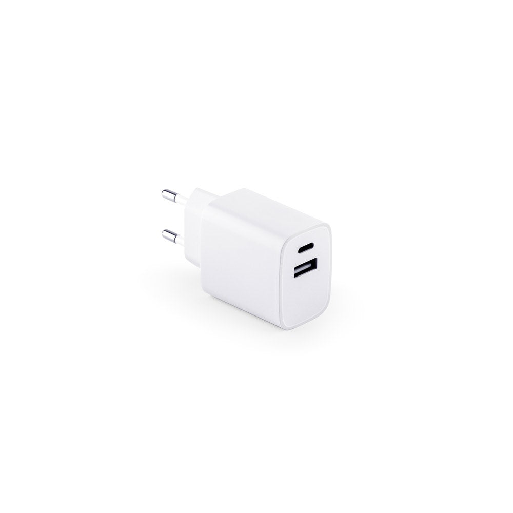 WEGENER. Ladegerät mit USB-A Anschluss 18W und USB-C 20W in Recyceltes ABS (100% rABS) – zusätzliche Ansicht