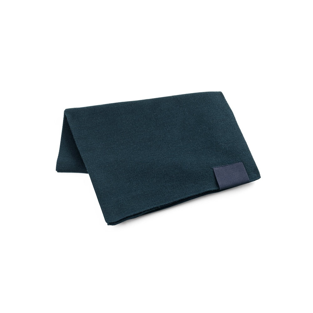 SERENITY. Schal aus recyceltem Polyester (100 % rPET) mit Aufnäher zur individuellen Veredelung – zusätzliche Ansicht