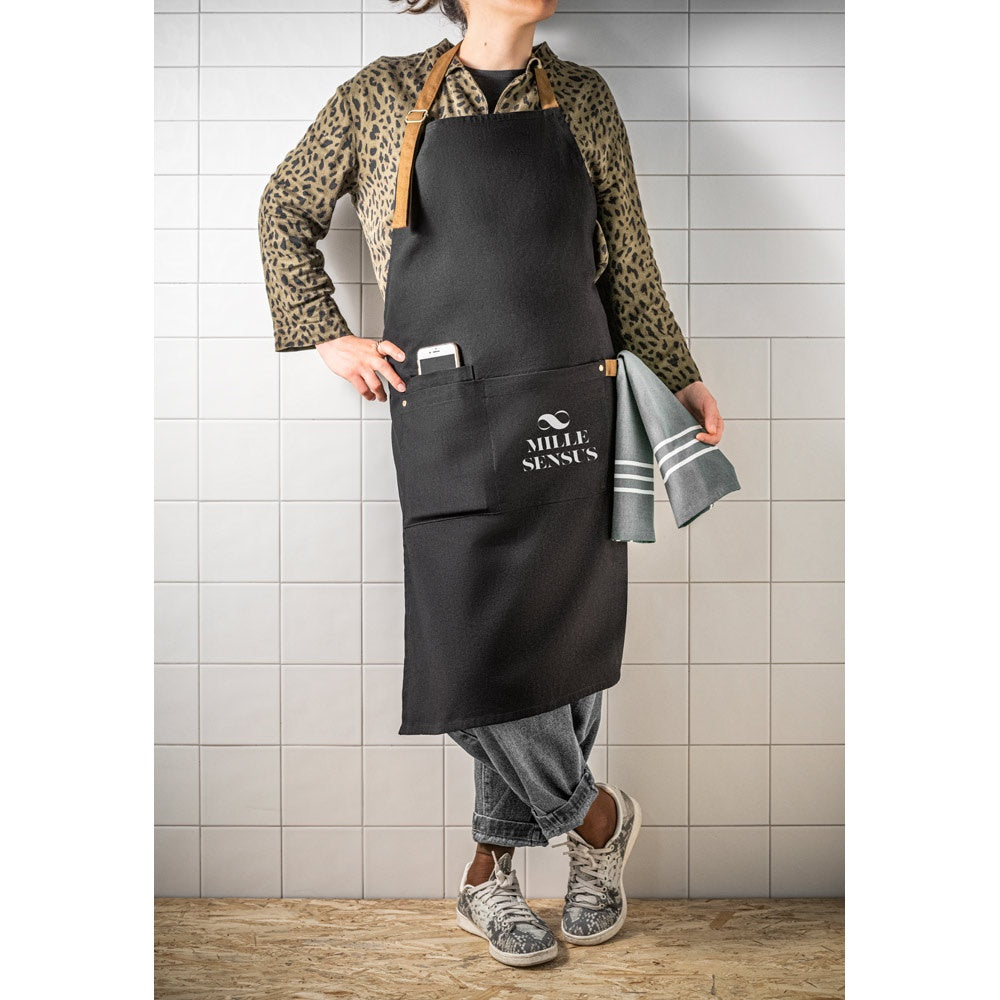 VESPER. Schürze aus 100% Canvas-Baumwolle (300 g/m²) mit Metalldetails – zusätzliche Ansicht