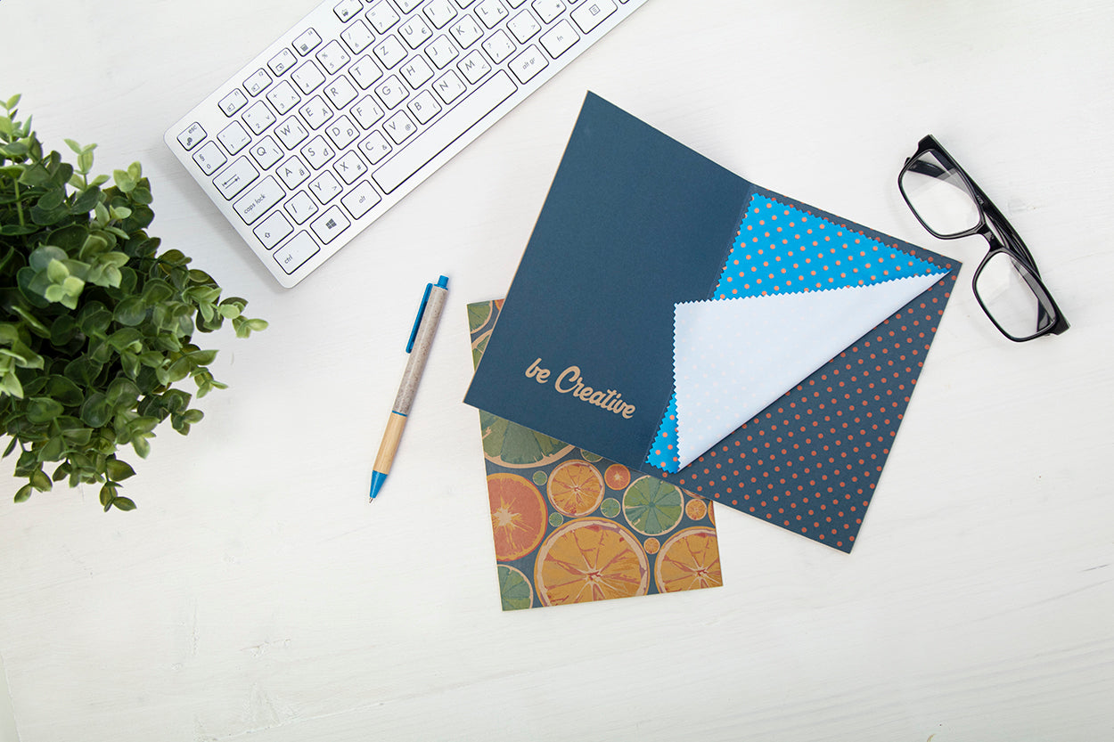 Dioptry Mail Postkarte mit Brillenreinigungstuch