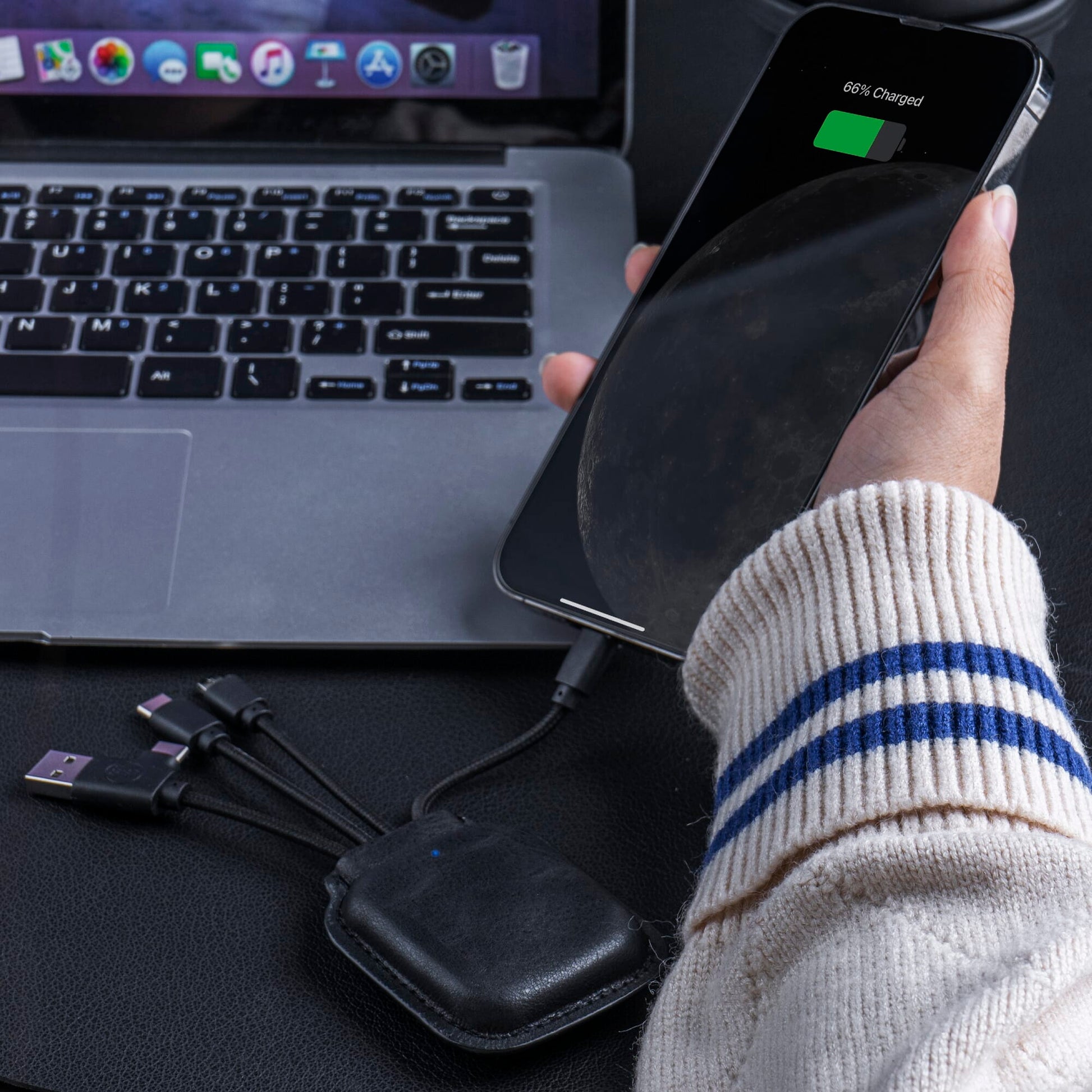 4001 | Xoopar Iné Gamma NFC Powerbank with Charging cables 3000mAh