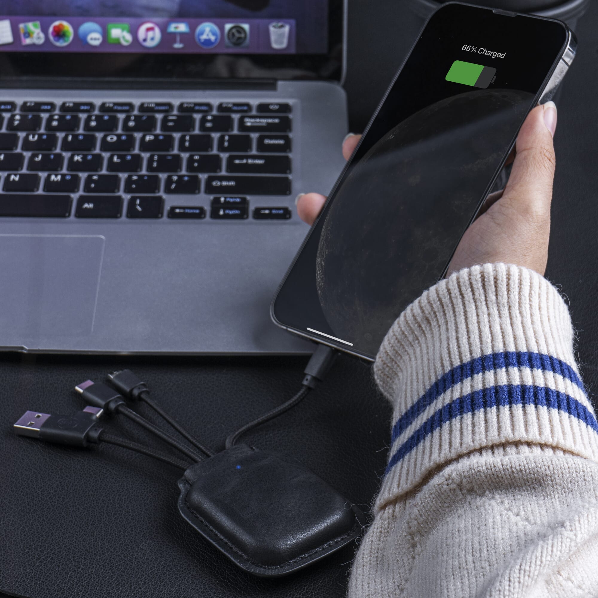 4001 | Xoopar Iné Gamma NFC Powerbank with Charging cables 3000mAh