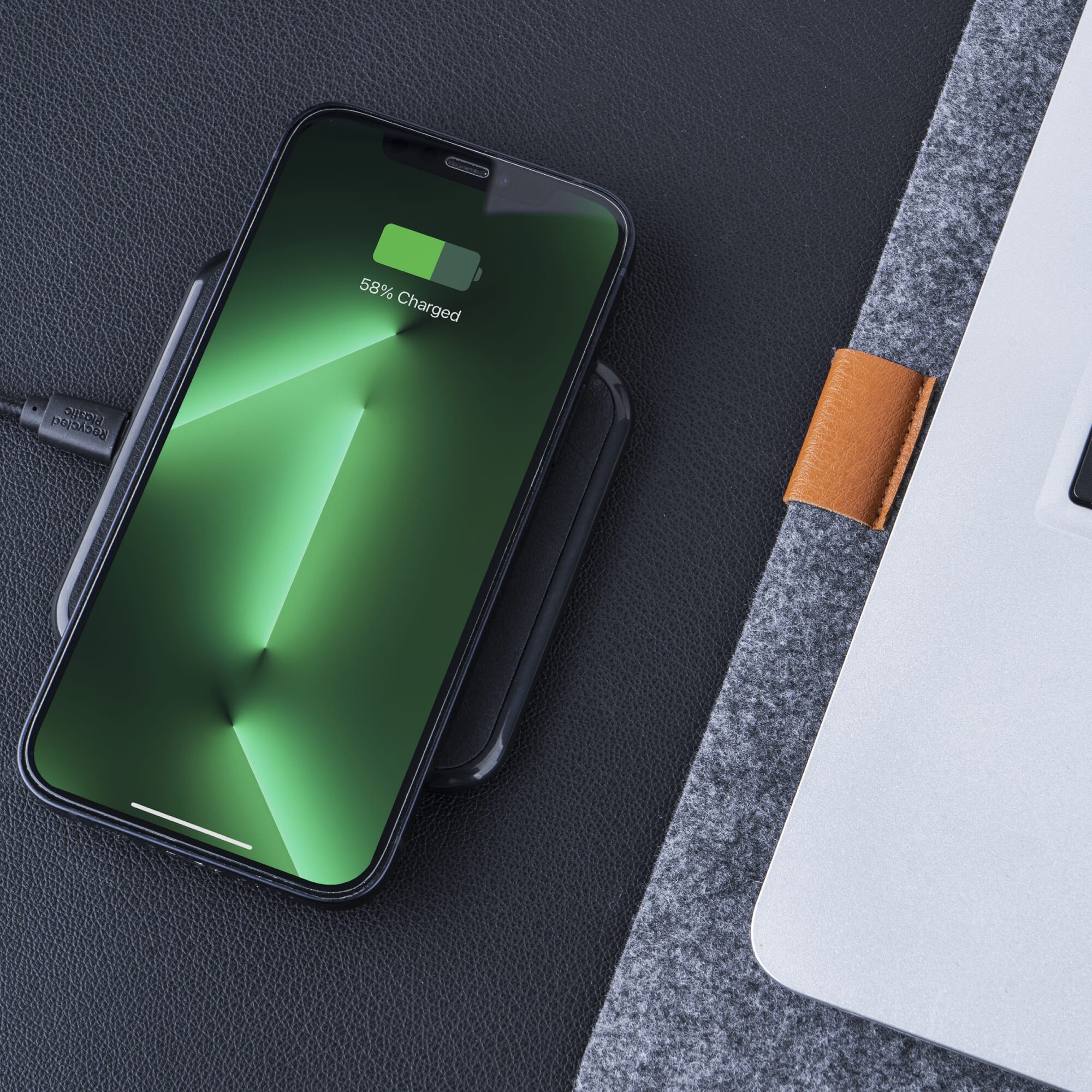 2259 | Xoopar Iné Wireless Fast Charger - Recycled Leather 15W