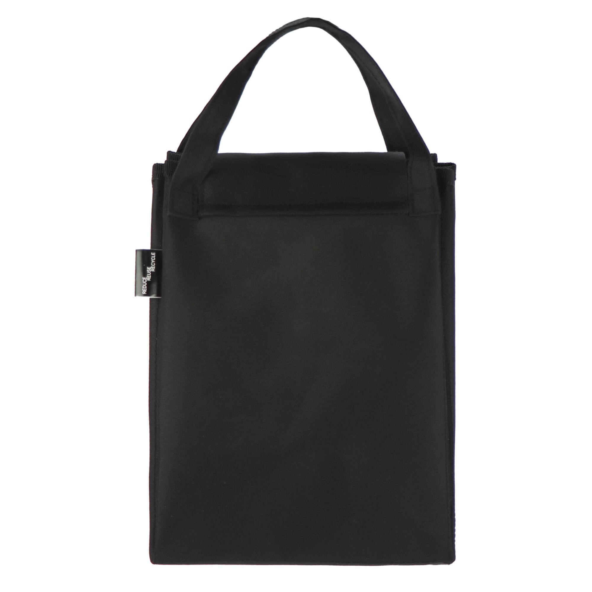 Gefaltete Kühltasche und Picknickmatte