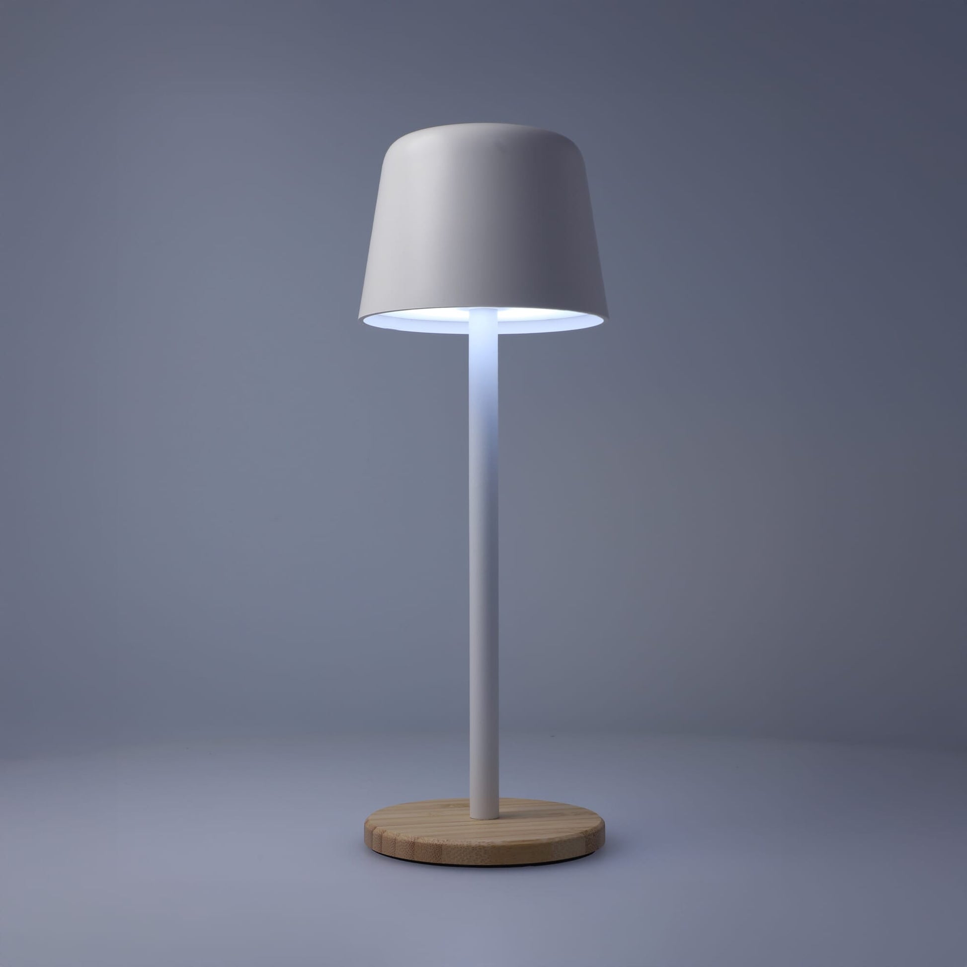 Solis Dimmbare Tischlampe mit Bambusfuß