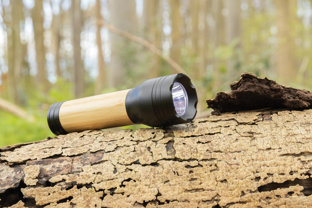 Lucid 3W Taschenlampe aus RCS recycelt. Kunststoff & Bambus – Ansicht 6