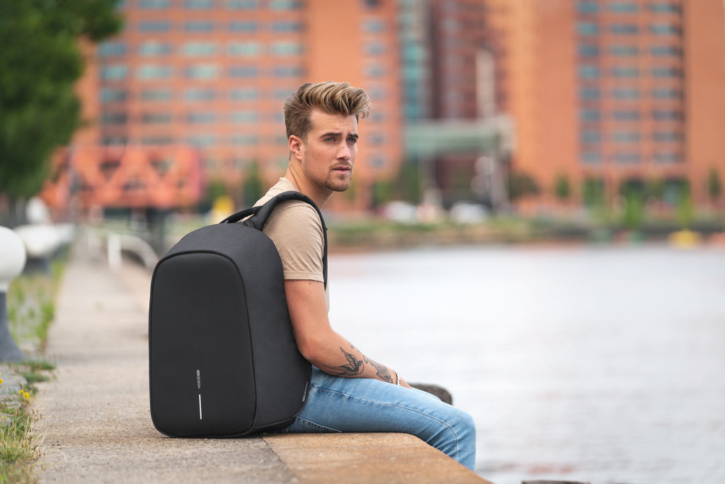 Bobby Hero Regular Anti-Diebstahl-Rucksack als Werbeartikel mit Logo