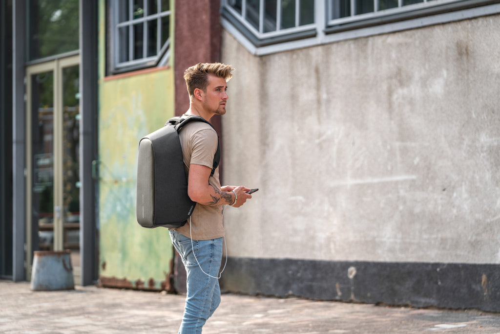 Bobby Hero Regular Anti-Diebstahl-Rucksack als Werbeartikel mit Logo