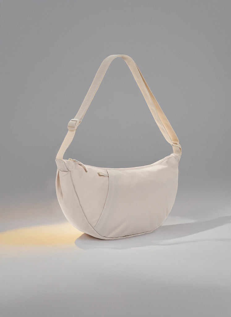 Crescent XL AWARE™ RPET Half-Moon Sling Tasche – Ansicht 8
