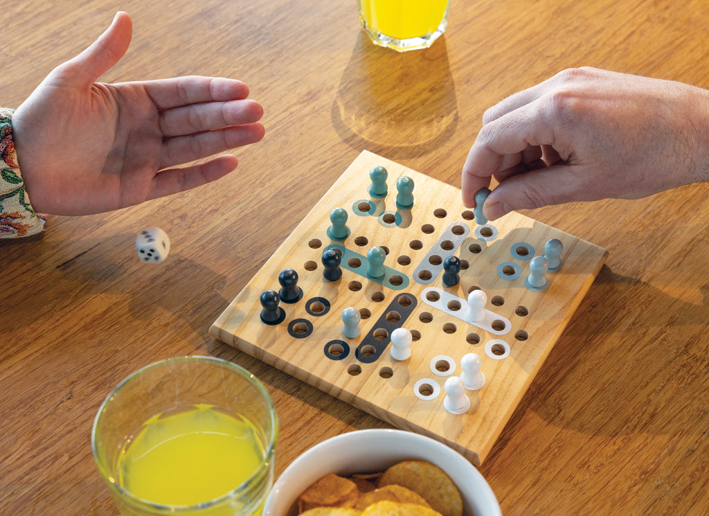 Claire Ludo-Spiel aus Holz – Ansicht 4
