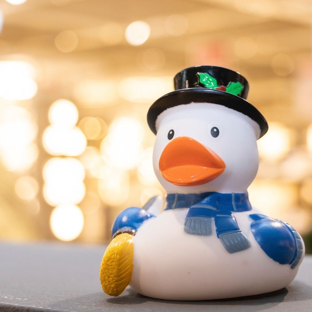 Quietsche-Ente Schneemann – Detailansicht 2